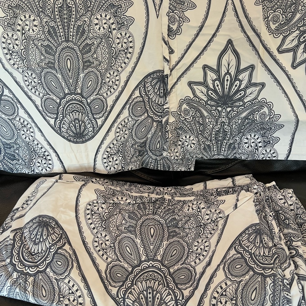 Pottery Barn Navy and White Paisley Duvet Cover With 2 Euro Shams